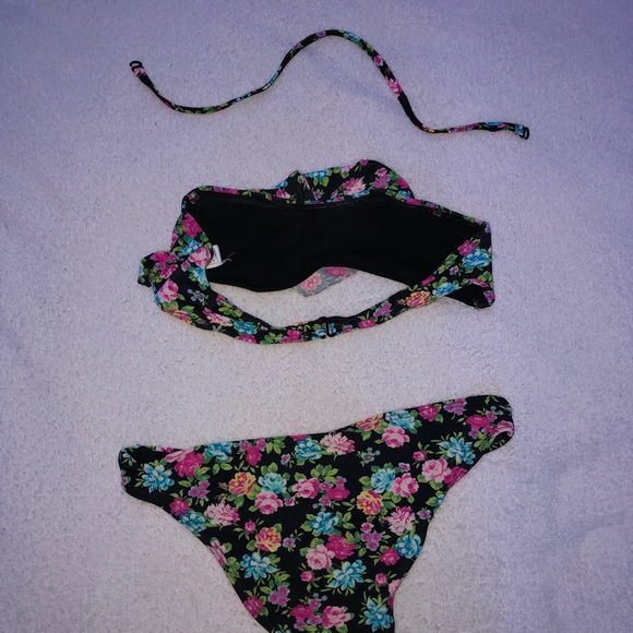 2 for 30‼️ Forever21 floral bikini set - Picture 2 of 3